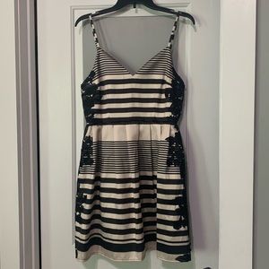 Luxe boutique Large black and cream stripes dress